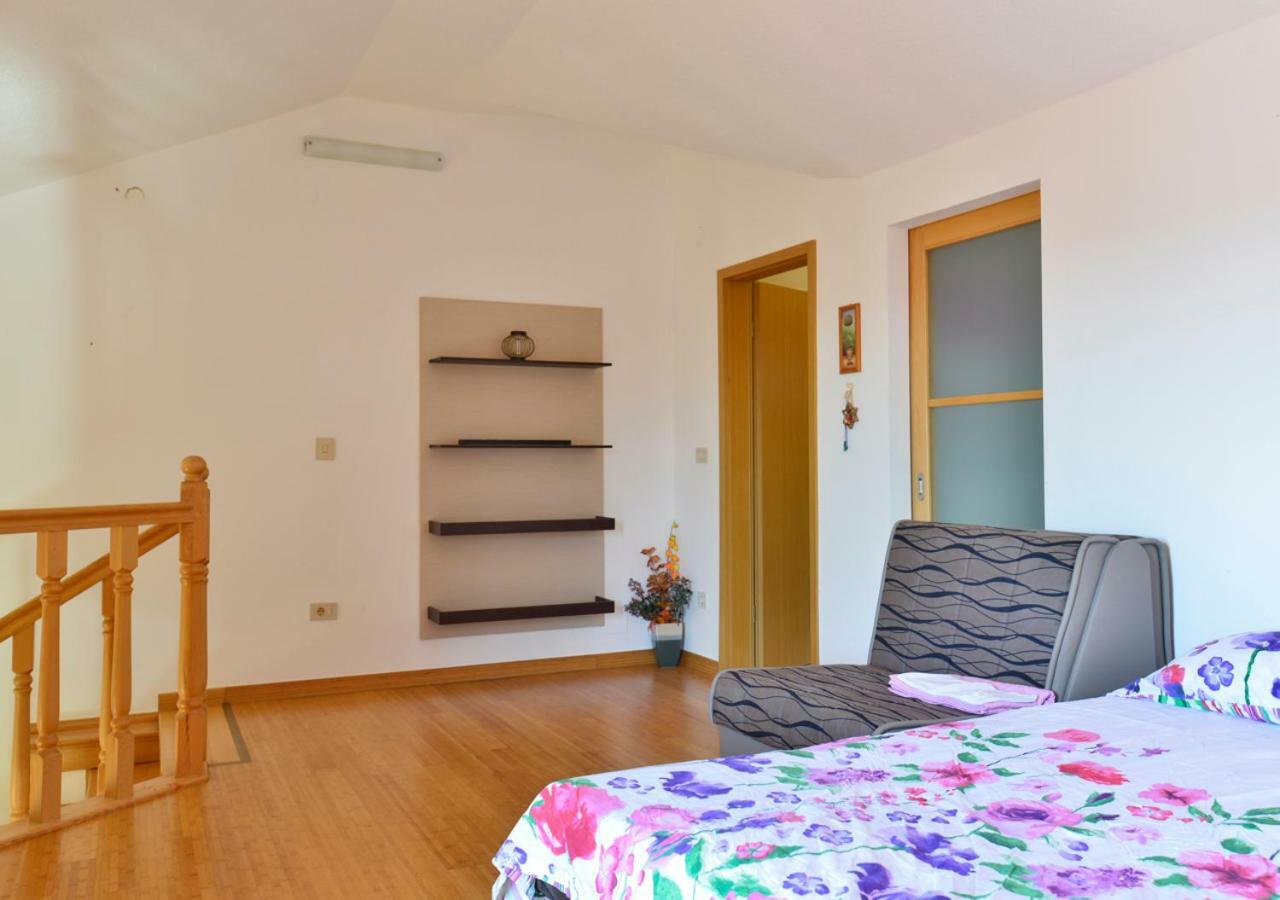 App Cerneka Apartment Umag Bagian luar foto